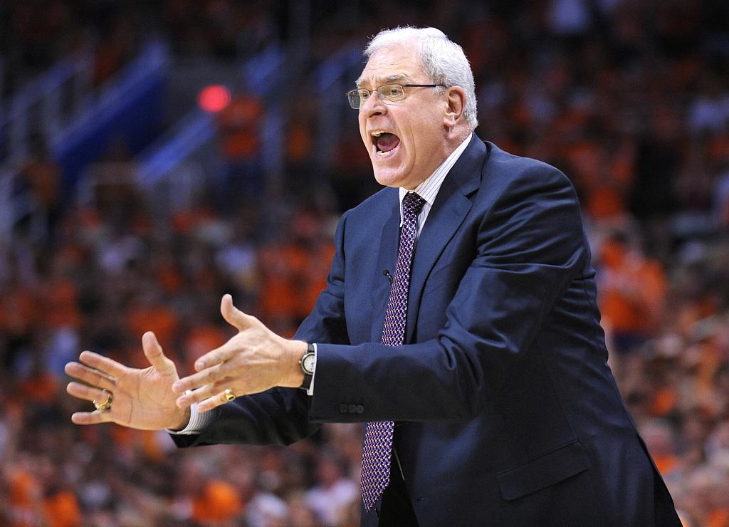 伟德官方网站-斯科特:三角进攻和普林斯顿体系现在行不通 因为球员球商不够